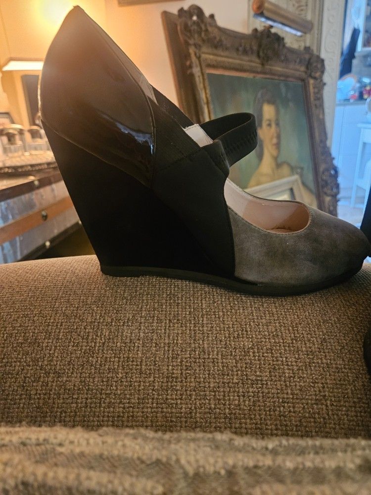 TRACEY REESE 2 TONE SUEDE MARY JANE WEDGES