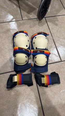 Kneepads elbow, pads, risk guards Kneepads elbow, pads, wrist guards