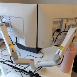 Dual Monitor Mount - 13” to 32” monitors (4.4 to 19.8lbs)