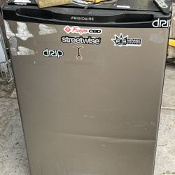 Streetwise Drip Fuego Frigidaire Nirvana Mini Fridge Gray