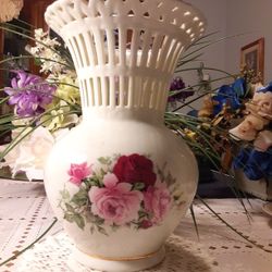 10INCHS TALL  VERY  beautiful  VASE  With  GOLD TRIM  top AND BOTTOM  REALLY NICE LOOKING  ROSES 