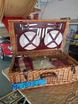 Collection of my old timer picnic baskets.