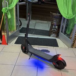 PHANTOM A10 MOTOR 400W POWER -15.5MPH-RANGE 28MILES-ANTIPUNCTURE 10in. TIRES-ATMOSPHERE SIDE LIGHTS. CHARGER INCLUDED —PRICE FIRM
