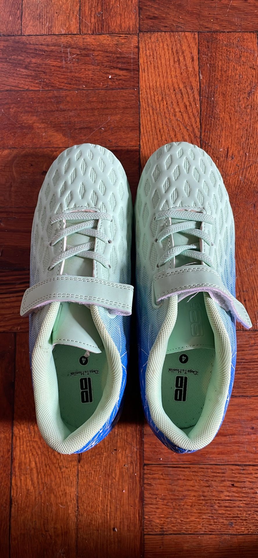 Kids - Soccer Cleats - Size 4 - Brand New