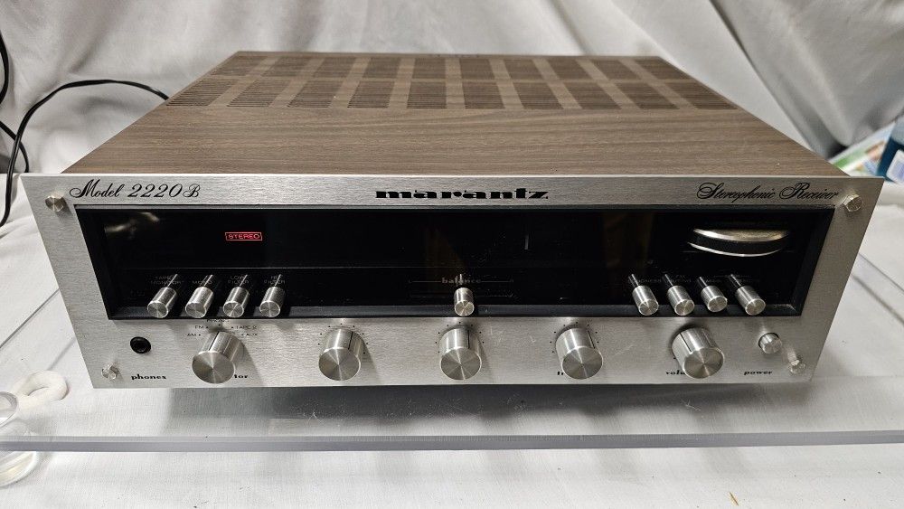 Marantz 2220B Stereo Amplifier Receiver - Works great 