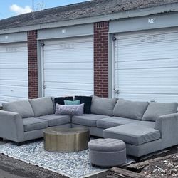 U COUCH: MEASUREMENTS AT DISCRIPTION 