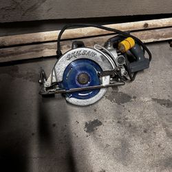 Skil Circular Saw HD77, a heavy-duty worm-drive saw