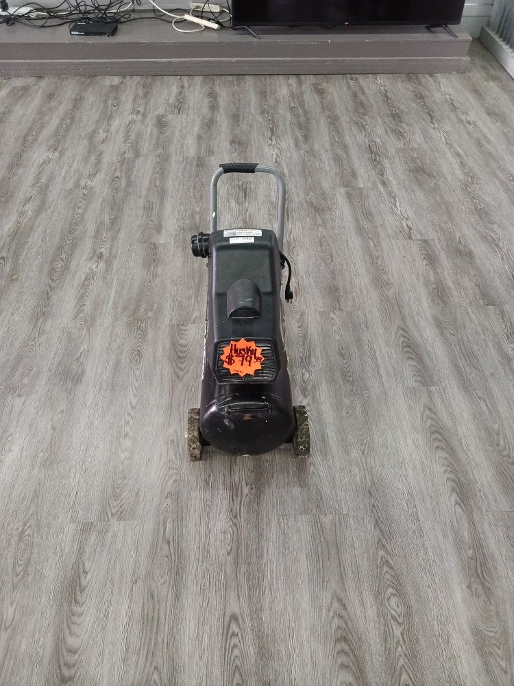 Husky 8GAL AIR COMPRESSOR