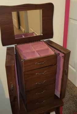 GORGEOUS JEWELRY CHEST WITH MIRROR
