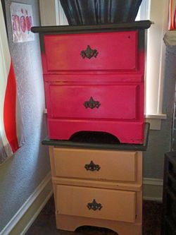 2 nightstands