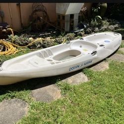 11'11" Peek-A- Boo Ocean Kayak: 11'11"L x 34"W