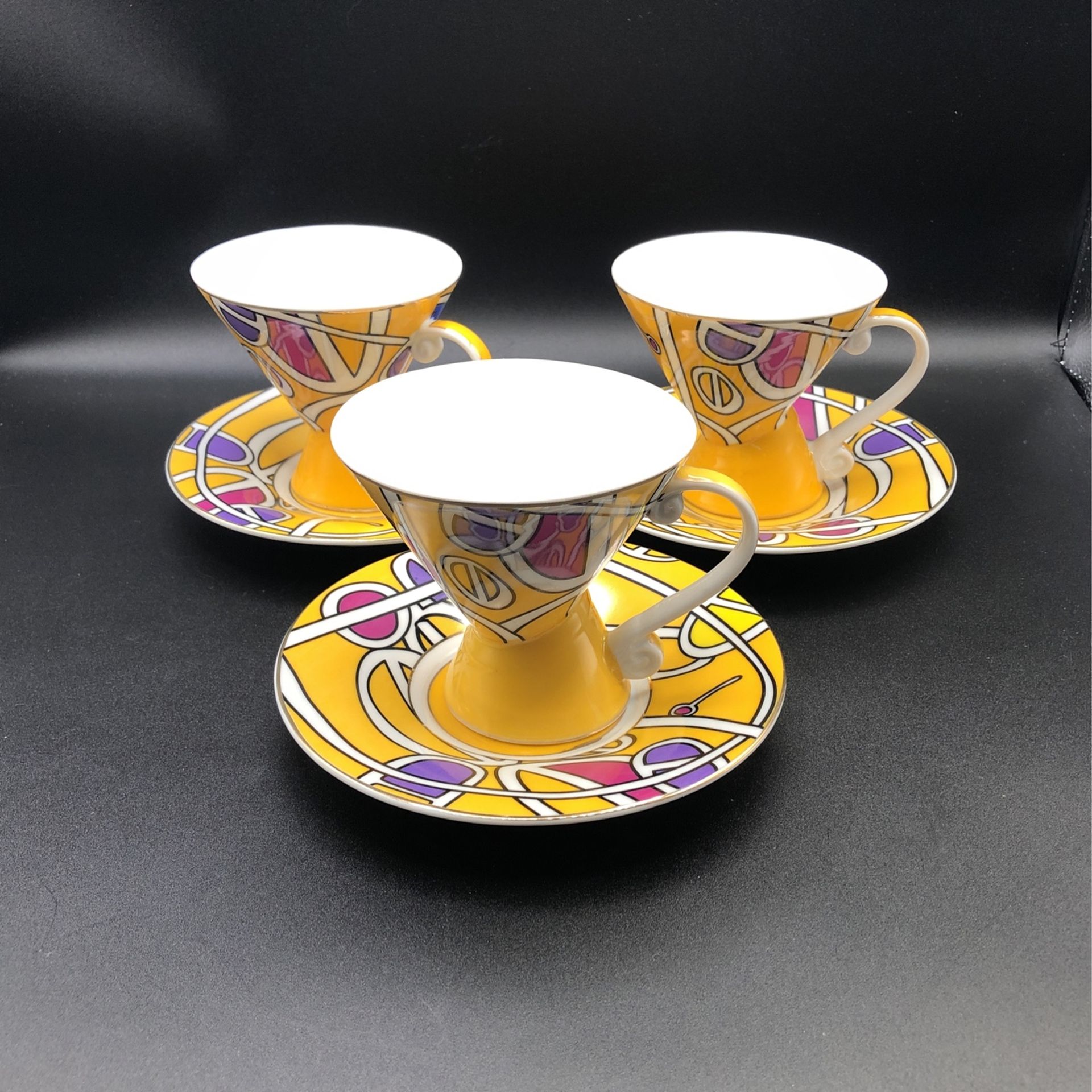 Set Of 3 Abstract Design Tea Cups And Saucers. Made In China.