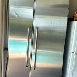 Side By Side Freezer And Refrigerator 