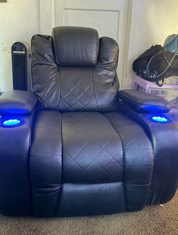 BLACK RECLINER