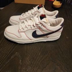 Womens NIKE size 8.5