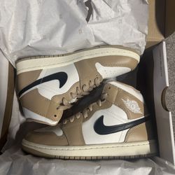 Jordan Womens Air 1 Mid WMNS Desert - Sail/Desert/Black - Size 6