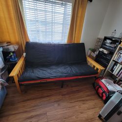 Beautiful and practical full-size futon