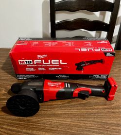 Milwaukee M18 Fuel 15mm Random Orbital Polisher