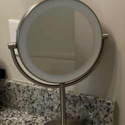 Dual-sided LED vanity mirror