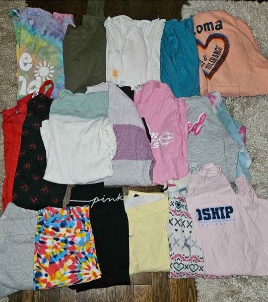 (16) Piece Womans Size Small Winter Clothes Lot