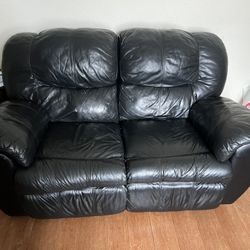 sofa Free  Recliner black Leader Good 😎