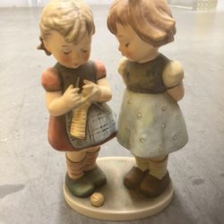 HUMMEL FIGURINE: KNITTING LESSON