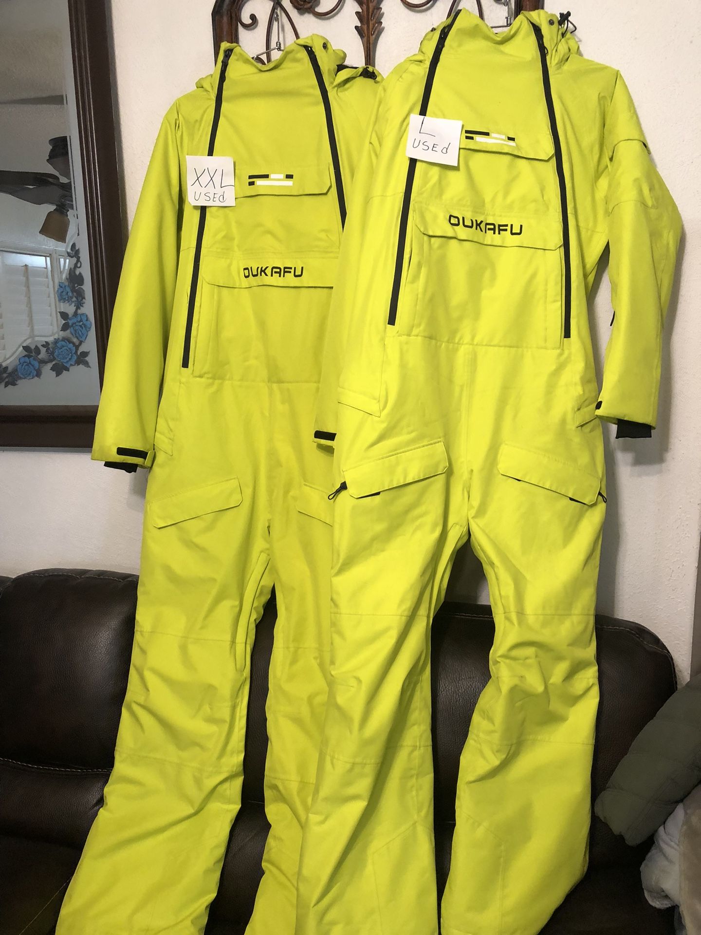SNOW SUITS SIZES XXL AND LARGE