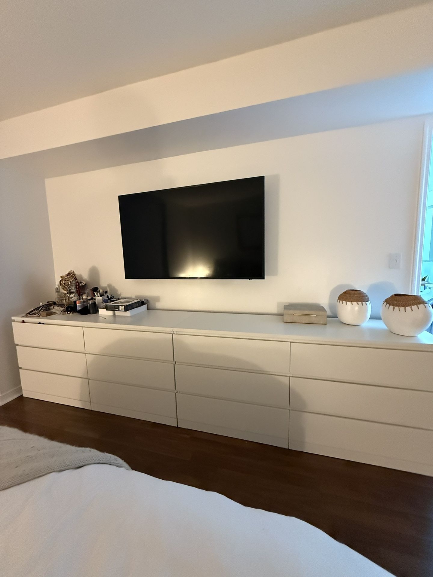2 STORKLINTA 6-drawer dresser, white/anchor/unlock function.