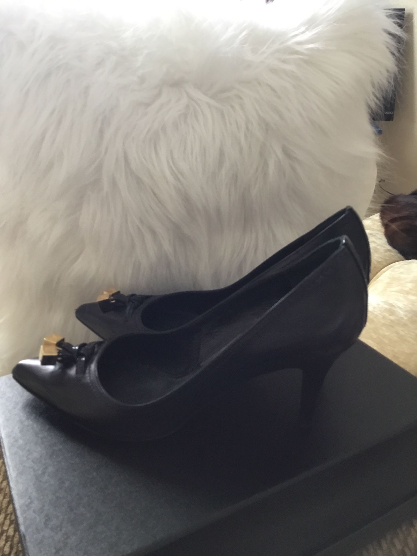 LV BLACK HEELS 39
