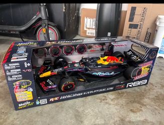 Maisto Tech R/C Oracle Red Bull Racing RB19
