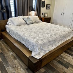 King Solid Wood Platform Bed