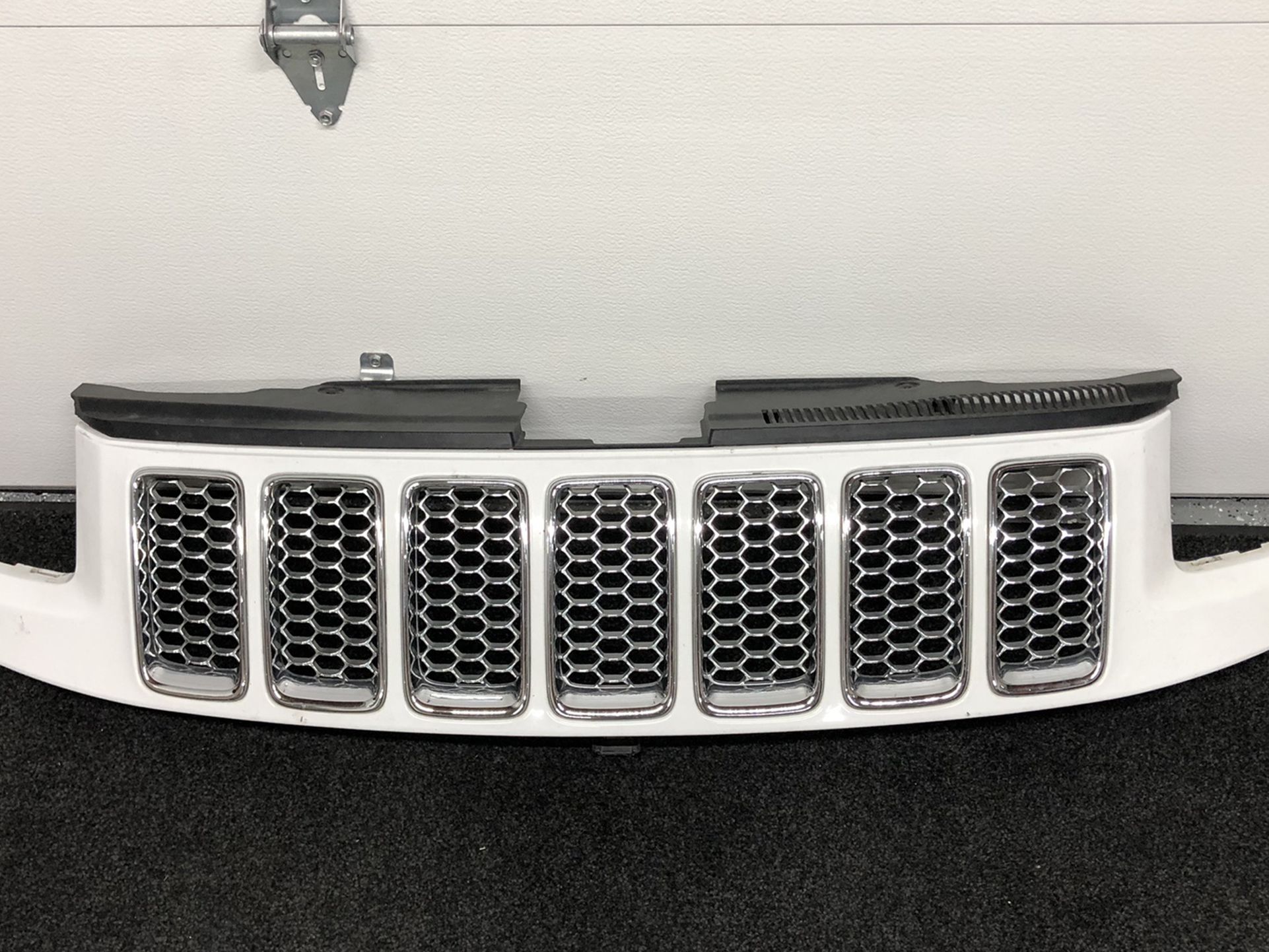 2014 - 2016 Jeep Grand Cherokee Grille