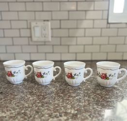 Arcopal France Vintage  4 Pieces Teacups