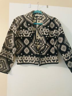 Sz medium Aztec Print Cropped Jacket