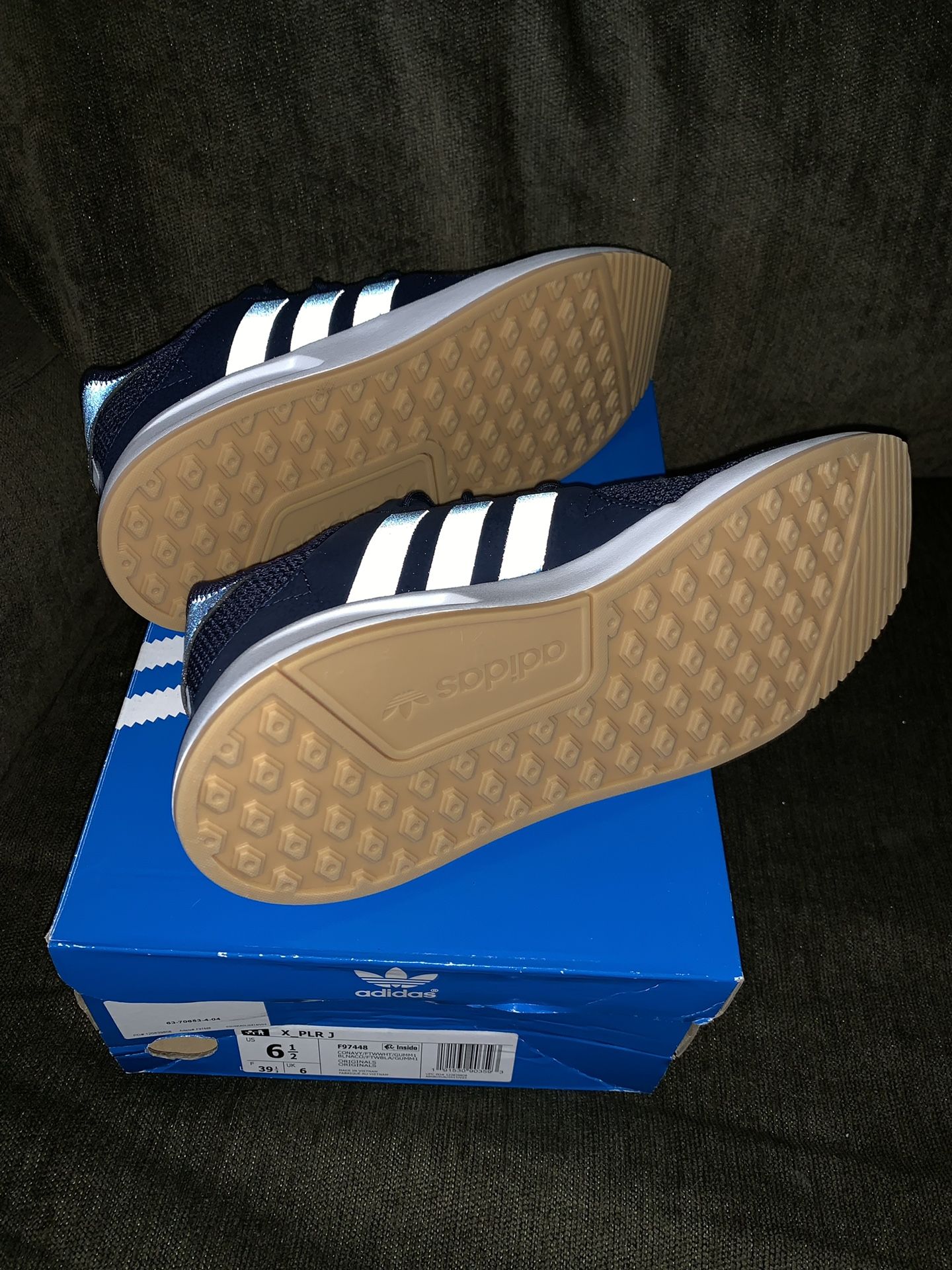 New adidas 6.5y or 8 in womens