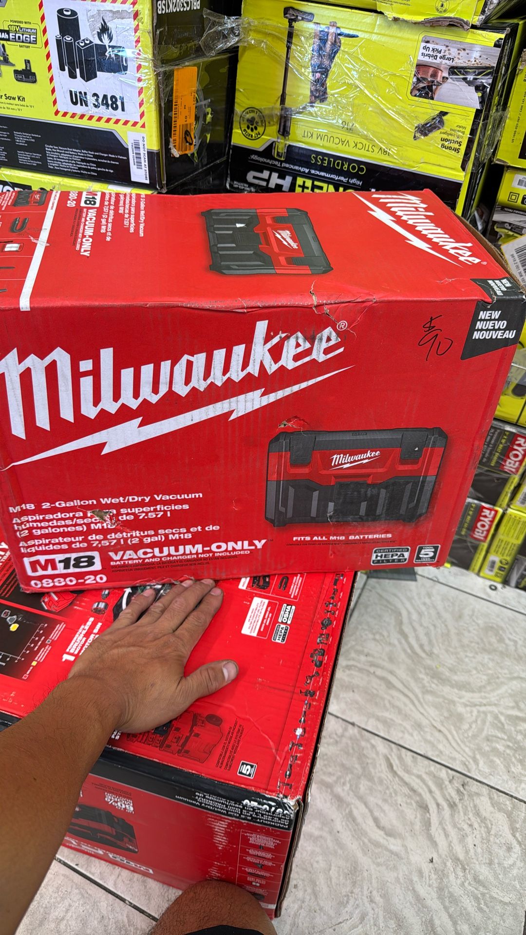 Milwaukee M18 2 Gallon Vacuum 