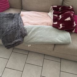 Really Soft And Cozy Blankets