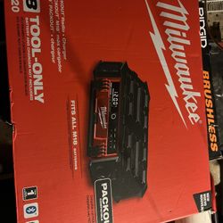 Milwaukee Packout Radio/charger
