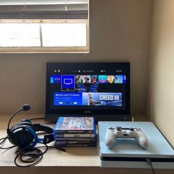 PS4 Slim 