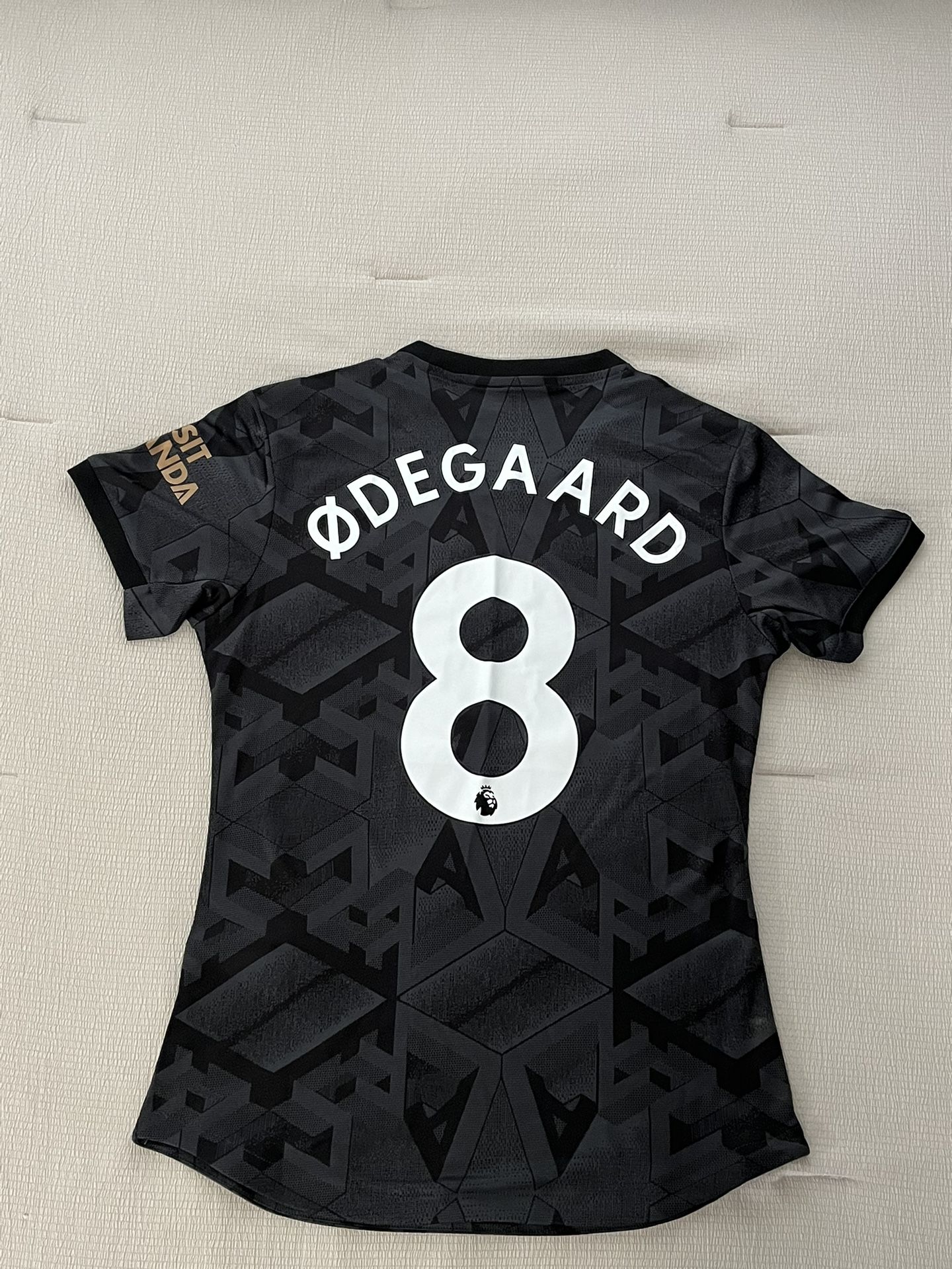 Odegaard arsenal Jersey #8. Large. Long Sleeve for Sale in Miami Beach, FL  - OfferUp