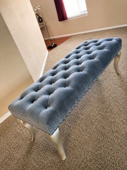 tufted entryway bench.