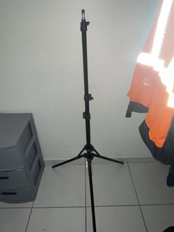 Tall Tripod (9ft)