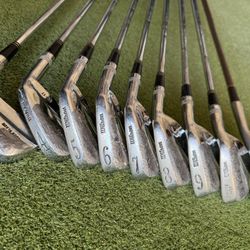 Wilson Staff FG-17 Iron Set 8 Pieces (3, 4, 5, 6, 7, 8, 9, and Pw) Plus Sw.   