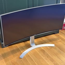 LG 34UC98-W Thunderbolt Ultrawide Curved Monitor