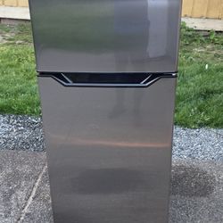 Danby Fridge ) I Can Help You With Free Delivery Within 10 Miles Distance 