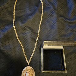 Cameo Lockett, Antique, 21 in.