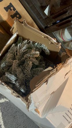 7.5 Prelit Christmas Tree