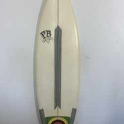 Surfboard 5’10 - 19’ 3/4” width - 2’ 3/4” thickness 33 Liters