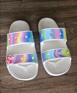 CROCS 2 STRAP SANDALS TIE DYE UNISEX  (  WOMEN SIZE 11 -MEN SIZE  9 )  PRE-OWNED IN GOOD CONDITION