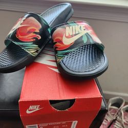PRE-OWNED Nike Slides  Size 8womens